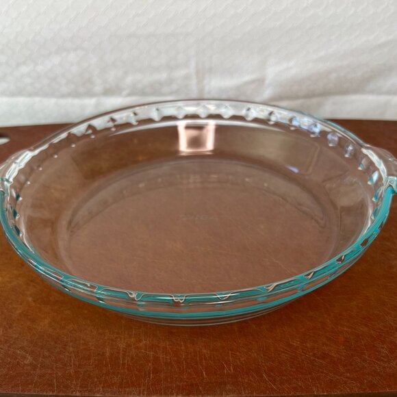Pyrex Glass Pie Plate - Picture 2 of 3